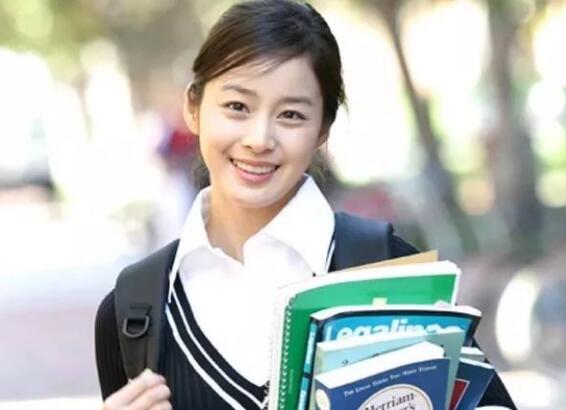 爱在哈佛女主是干什么的