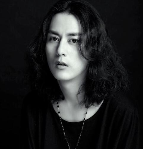 输赢片头曲谁唱的