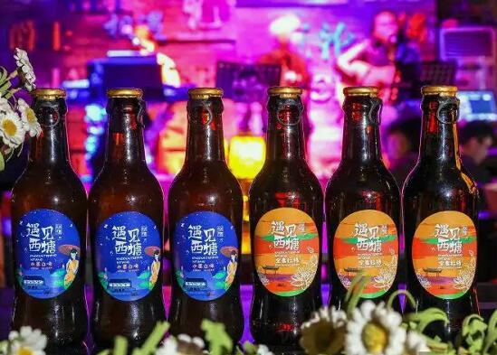 相逢时节里喝的什么啤酒