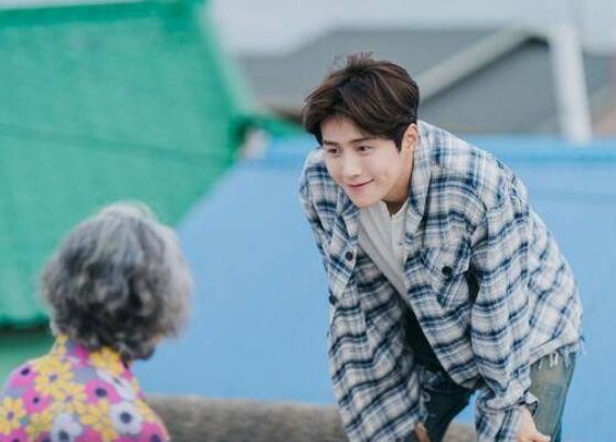 海岸村恰恰恰男主真实身份