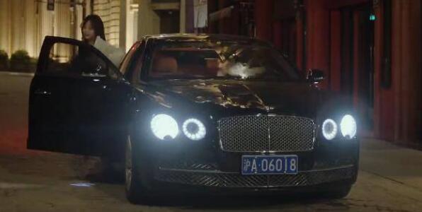 请叫我总监苏维然开的什么车