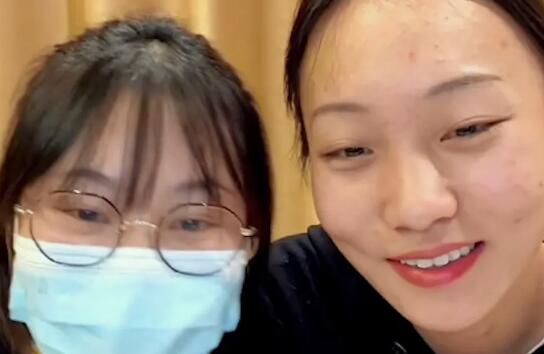 疯产姐妹另一个长什么样子