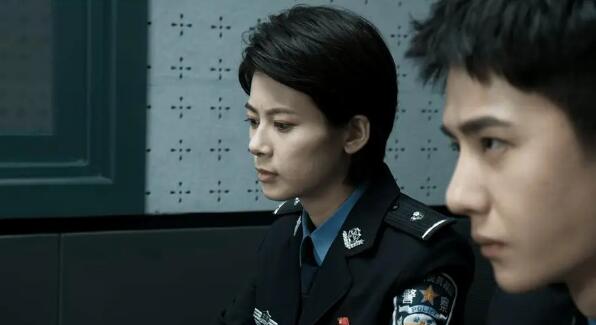 蓝安然在第一集中就出现了,蓝安然是剧中为数不多的女性角色