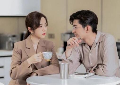 东八区的先生们童语为什么不喜欢别人在他面前喝红茶