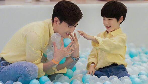 东八区的先生们金刚是亲儿子吗