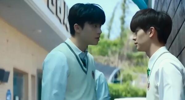 金汤匙男主为什么变成了富二代