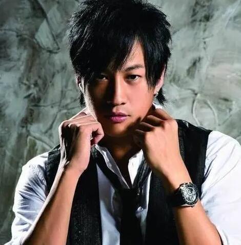 何润东是哪里人家境好吗