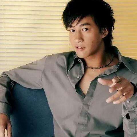 何润东是哪里人家境好吗