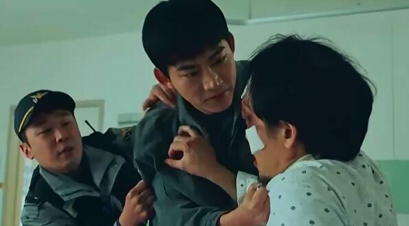 韩剧blind男主双重人格吗