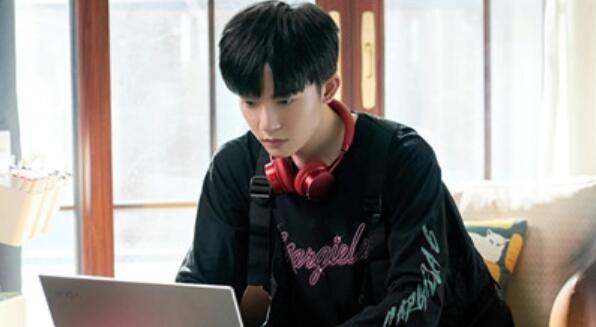 追光者周明明是什么人