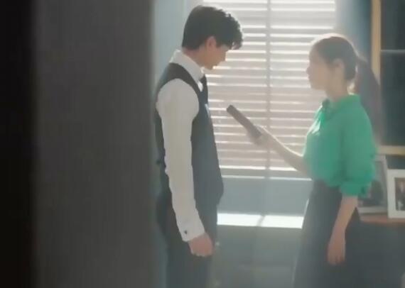 金汤匙和女主亲吻的是男主吗