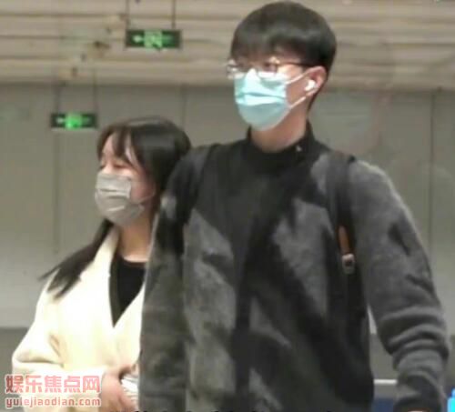 秦牛正威孔语浩恋情疑似曝光