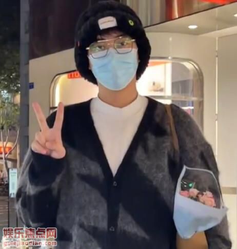 秦牛正威孔语浩恋情疑似曝光