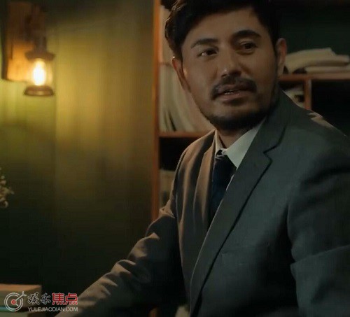 鲛在水中央梁海涛为什么穿西装