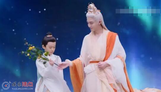 长月烬明稷泽推下去的小孩是谁