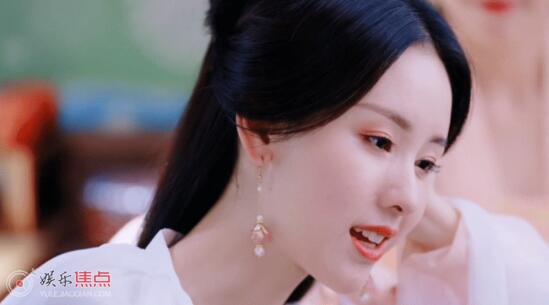 长月烬明叶冰裳三世身份是什么