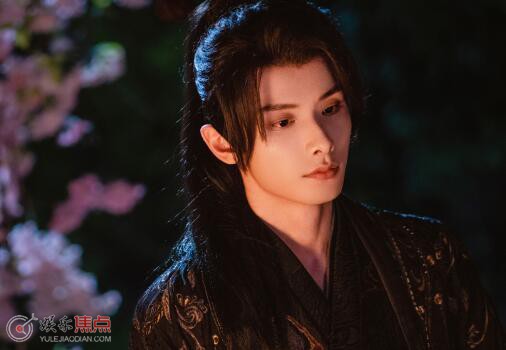 难寻女主喜欢赫连曦还是昔旧