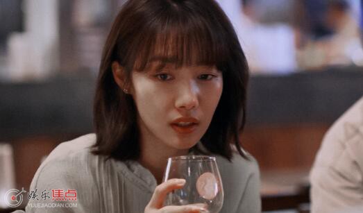 城中之城胡悦的扮演者是谁