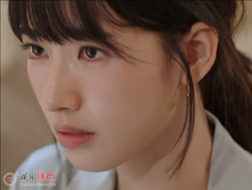 我们在黑夜中相拥v是谁