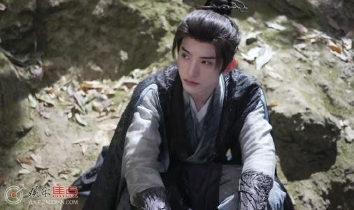 陌离和重昭是一个人吗